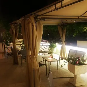 Garden House - Luxury - Overnight Only Roma